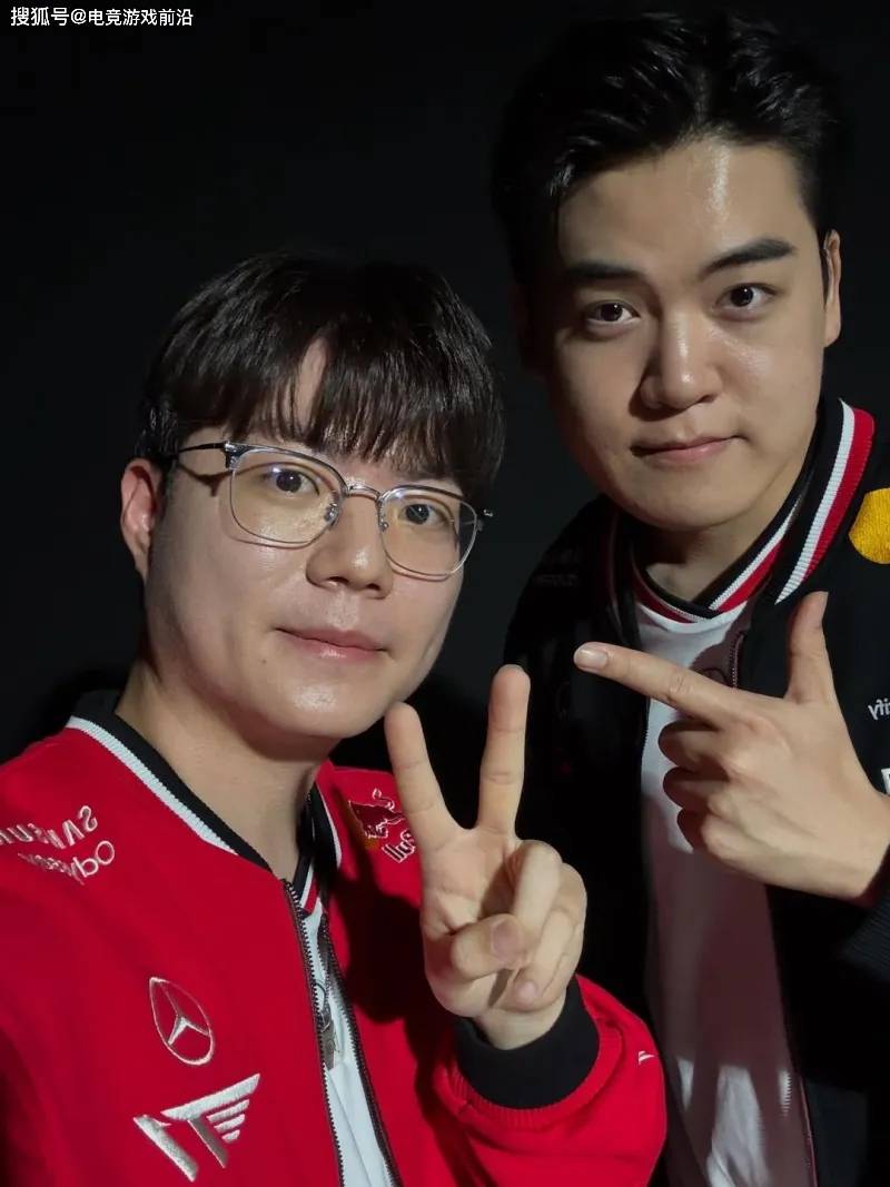 电竞豪门兄弟情！T1无畏契约选手与LOL天团合体营业