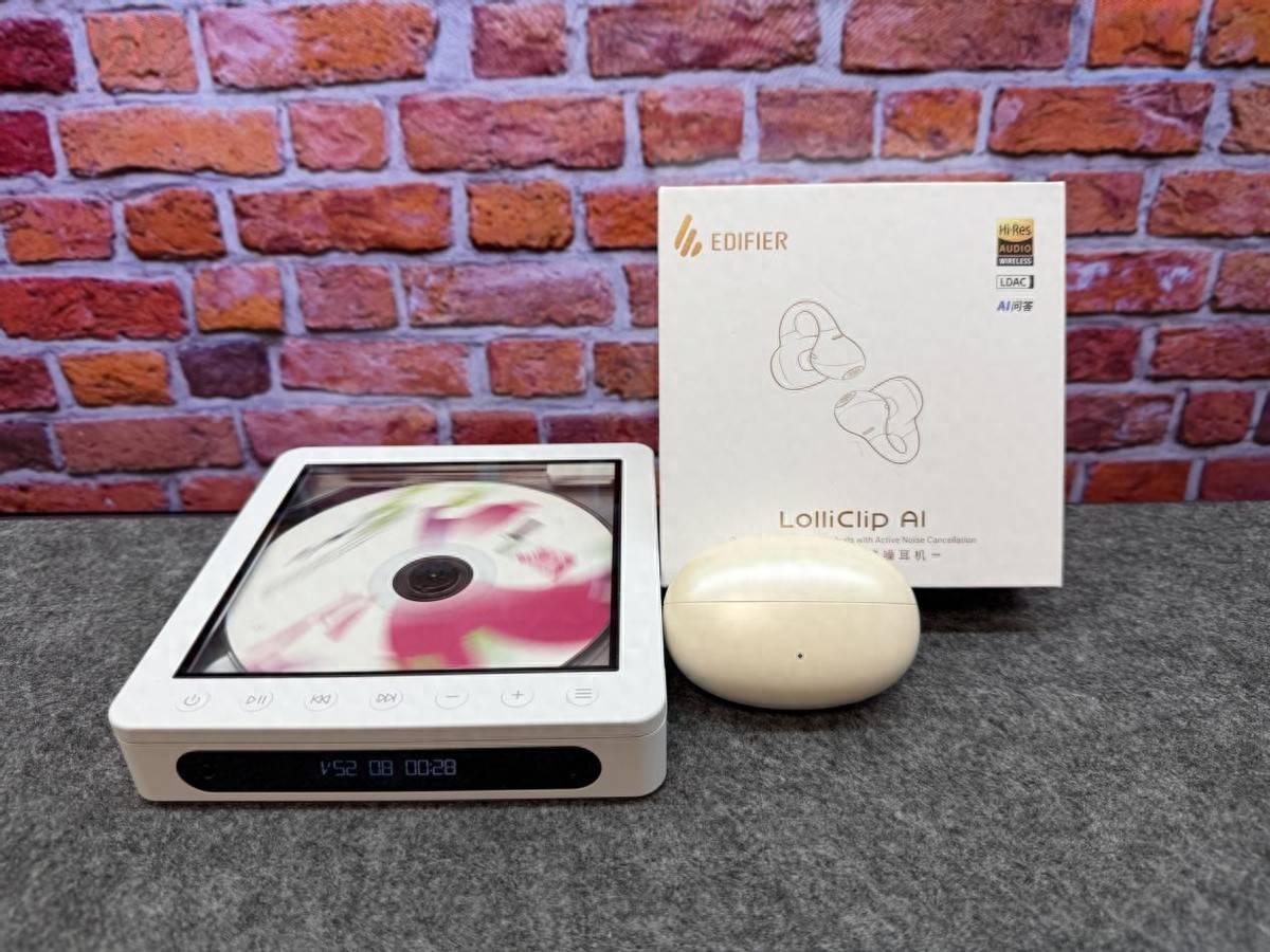 颜值(zhí)与实力(lì)竝(bìng)存！漫步者LolliClip AI：我的通勤时尚“声”装备